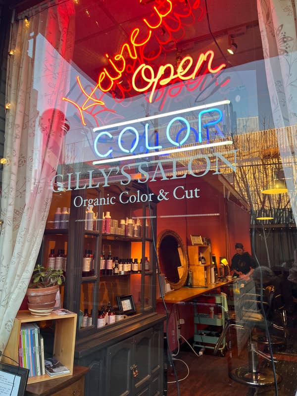 Gilly's Salon
